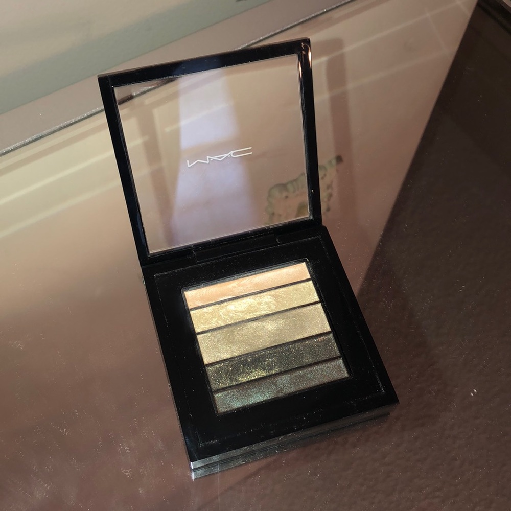 MAC Veluxe Pearlfusion Shadow